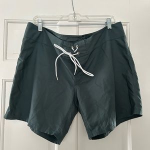 Carve designs boardshort EUC size 14